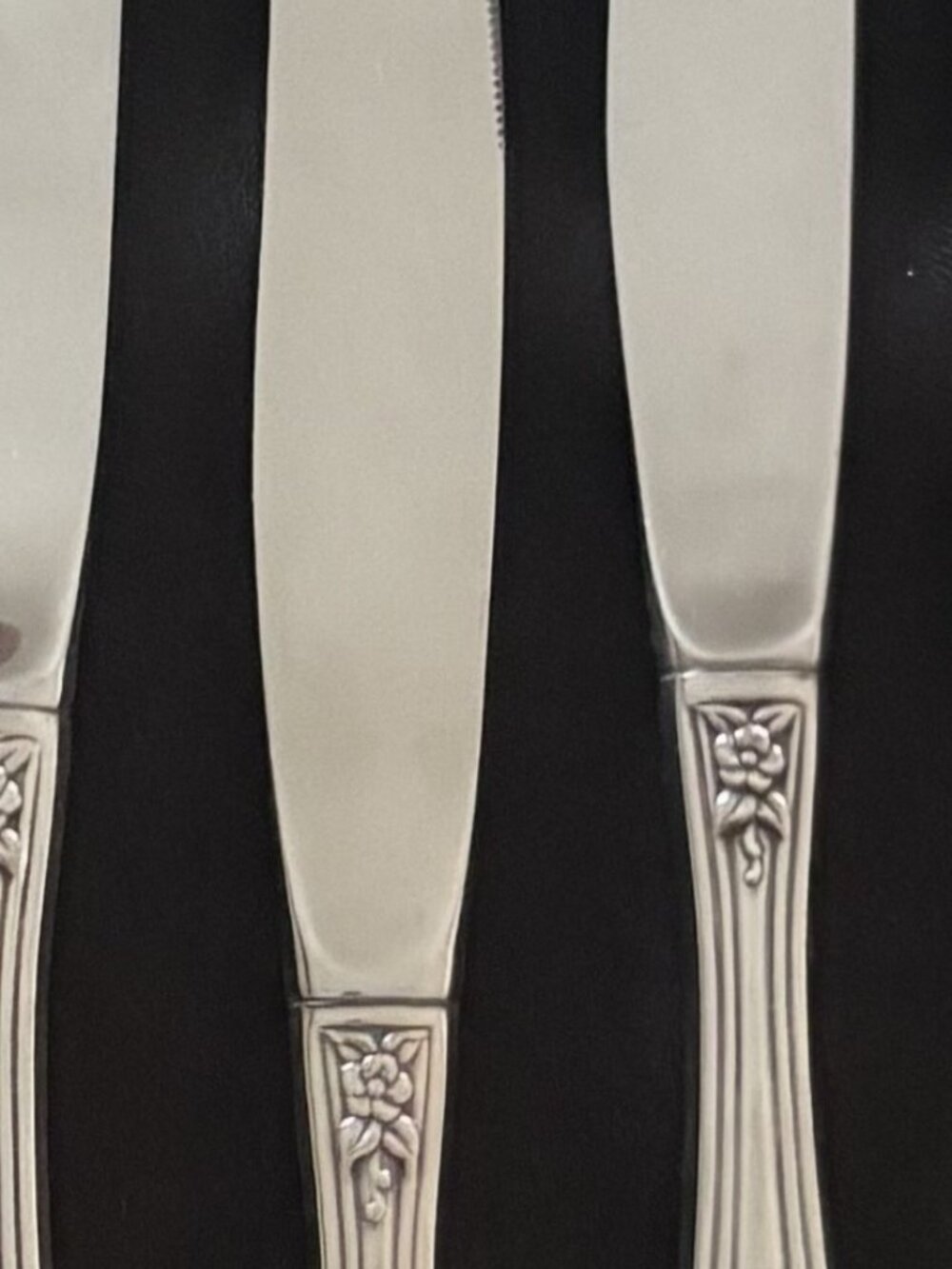 Oneida Raphael Stainless - Knives - Picture 2 of 3